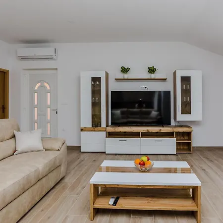 Awesome In With House Sea View Apartment Privlaka (Zadar)