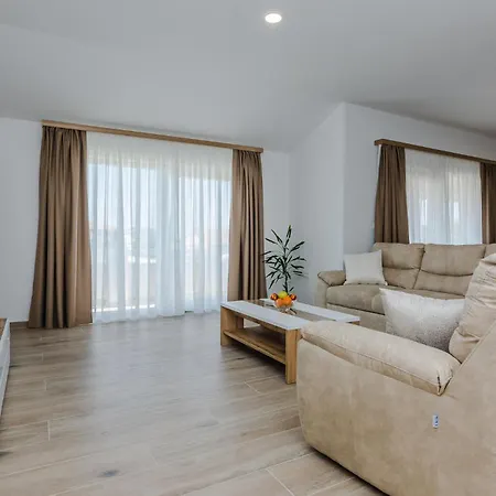 Awesome In With House Sea View Privlaka (Zadar)