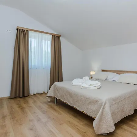 Awesome In With House Sea View Privlaka (Zadar)