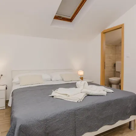 Awesome In With House Sea View Privlaka (Zadar)