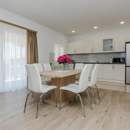 Awesome In With House Sea View Privlaka (Zadar)
