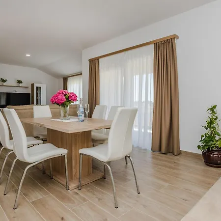 Awesome In With House Sea View Apartment